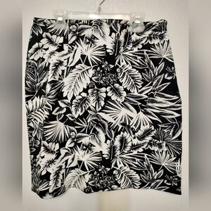 Petite Sophisticate Monochrome Patterned Skirt